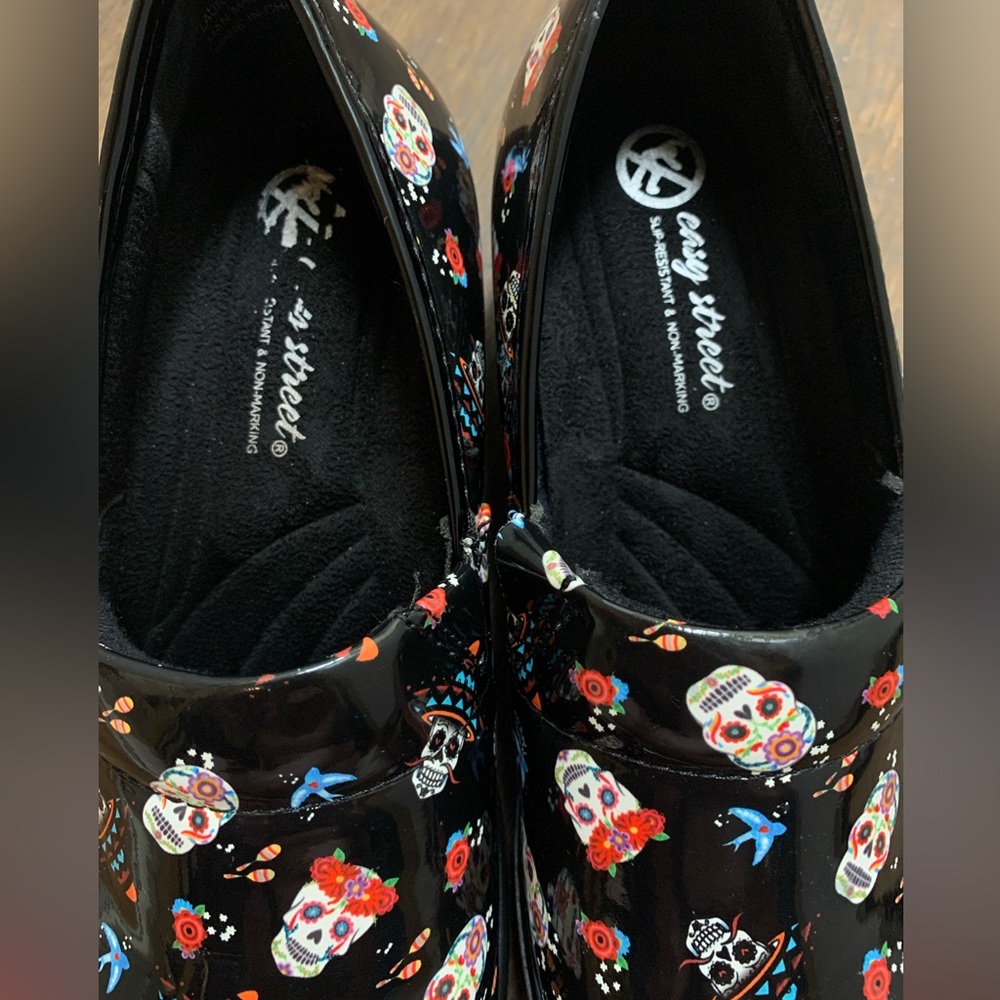 Easy Street Easy Works Laurie Day Of The Death Work Or Nurse Clogs Sugar Skulls - Picture 11 of 14